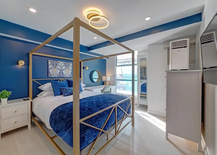Art Deco Broadway Queen Room