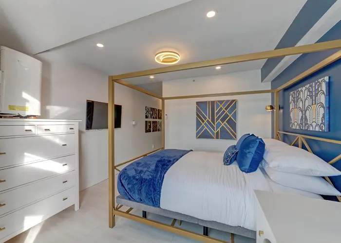 Art Deco Broadway Queen Room
